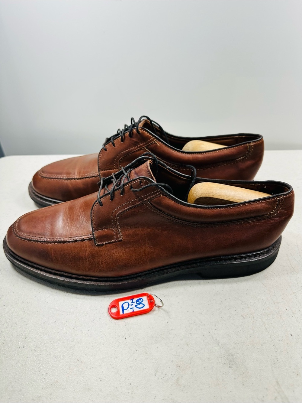 Men's Classic Brown Leather Lace-Up Dress Shoes
